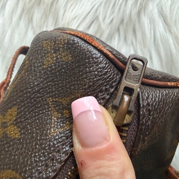 Louis Vuitton Vintage Papillon Handbag - Picture 9 of 14